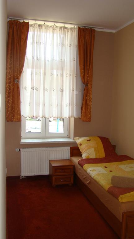 Hotelik Parkowy Легница Экстерьер фото